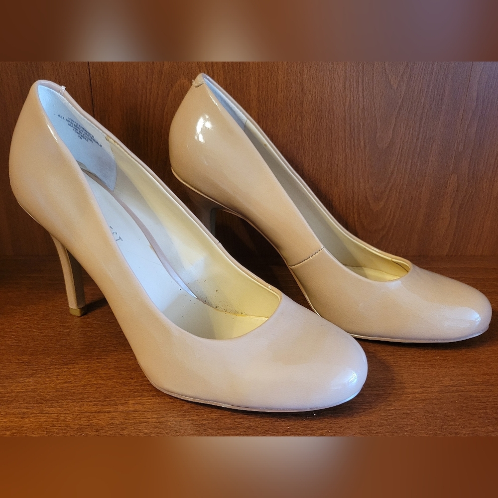 Nine West Classic Nude Heels